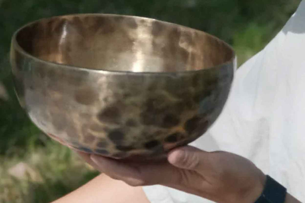 Artisanal Reflections: Handmade Singing Bowls as Mirrors of the Soul